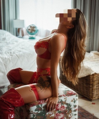 Стройная и грациозная милашка ждет встречи с приятным мужчиной для ярких и запоминающихся моментов. Позволь мне позаботиться о твоем удовольствии! 9313, 25 лет